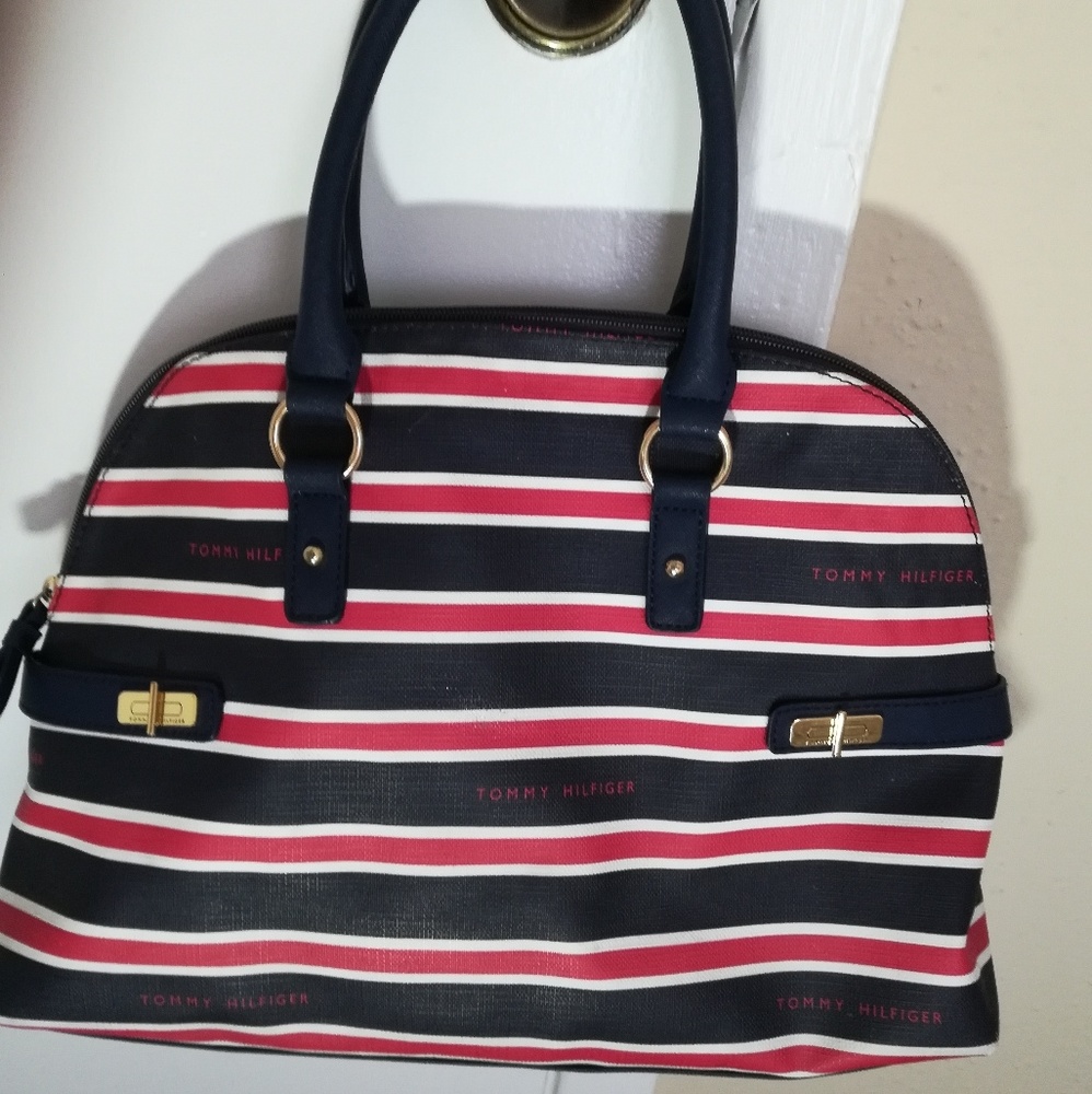 Tommy Hilfiger hang bag